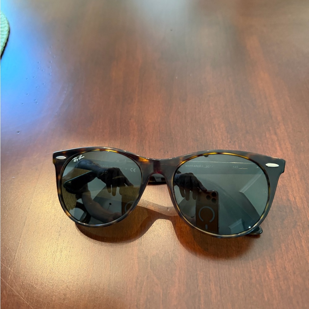 Ray-Ban Polarized Tortoise Some discoloration inside of the frame. No Scratches